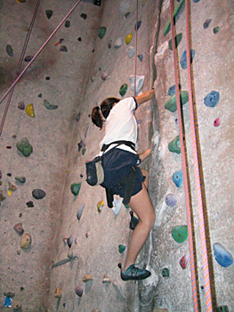 jen climbing a crack