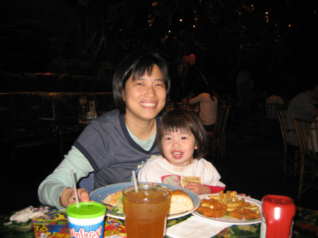 Agnes and Eleanor at the Rainforest Cafe