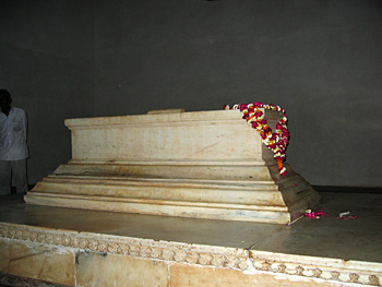 akbar's actual tomb